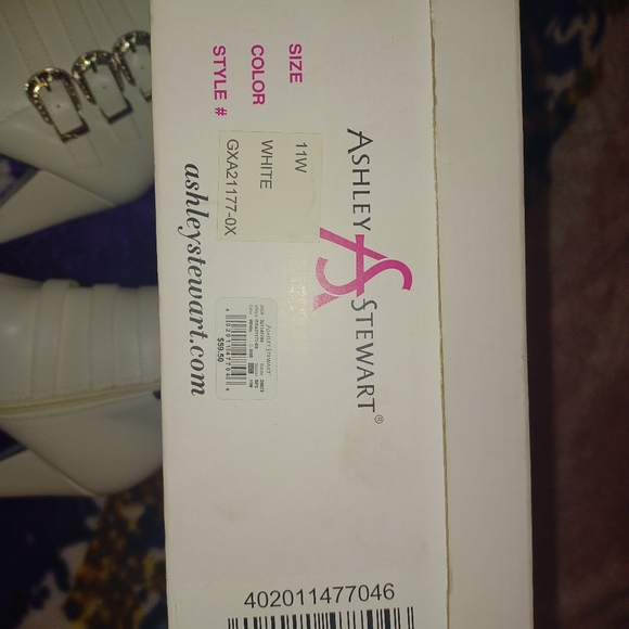 Ashley Stewart White mid ankle boots - Picture 2 of 6